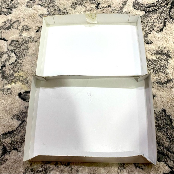 Small/Medium Gift Box - Picture 4 of 4